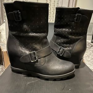 Like new, worn a few times. Sorel runs to small. I LOVE the boots! Cool looking